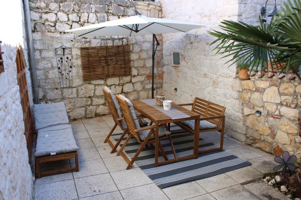 Joseph'S Yard Apartment Rovinj Exterior foto
