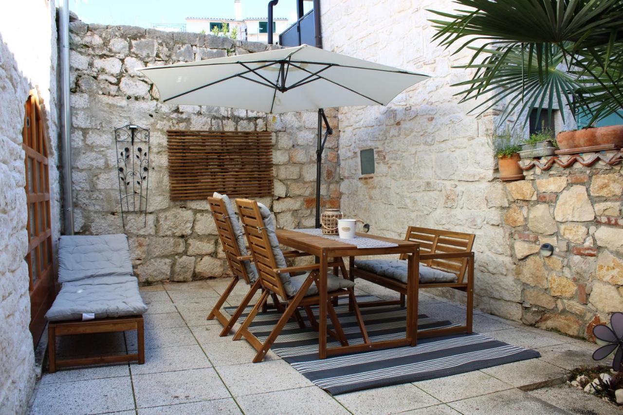 Joseph'S Yard Apartment Rovinj Exterior foto